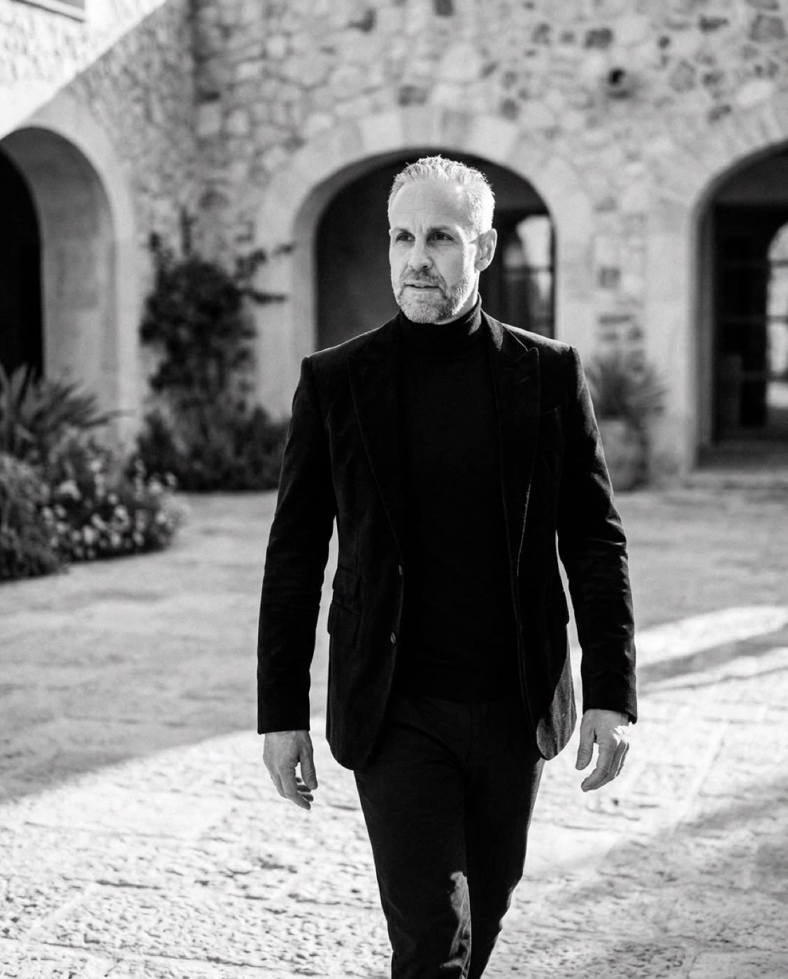 Sven Bading walking through a Mediterranean courtyard